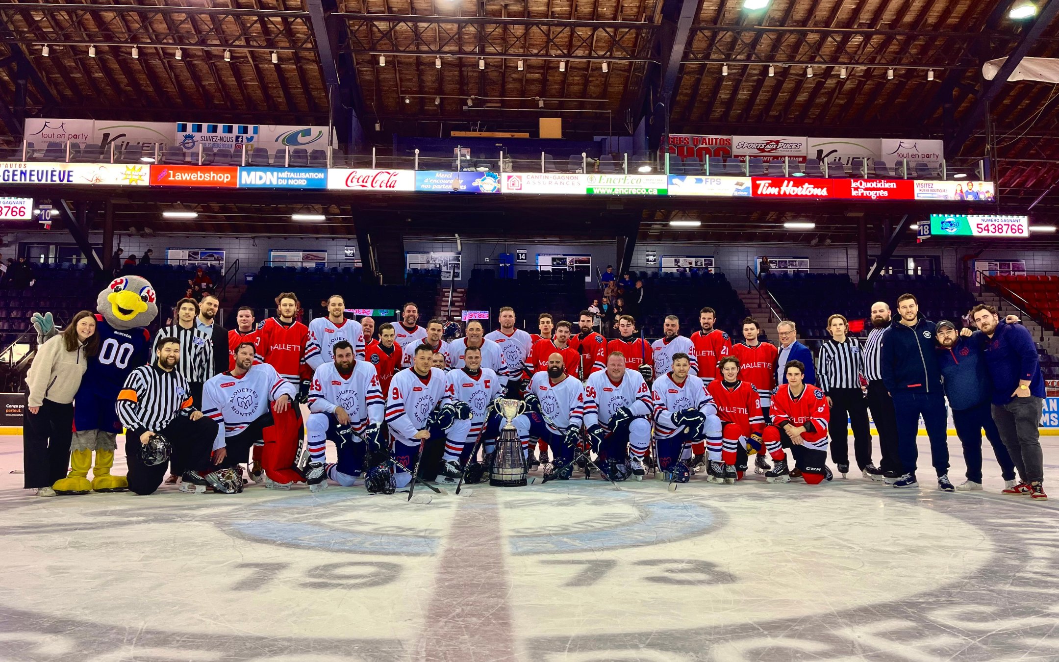 Les Alouettes troquent l’équipement de football pour celui de hockey