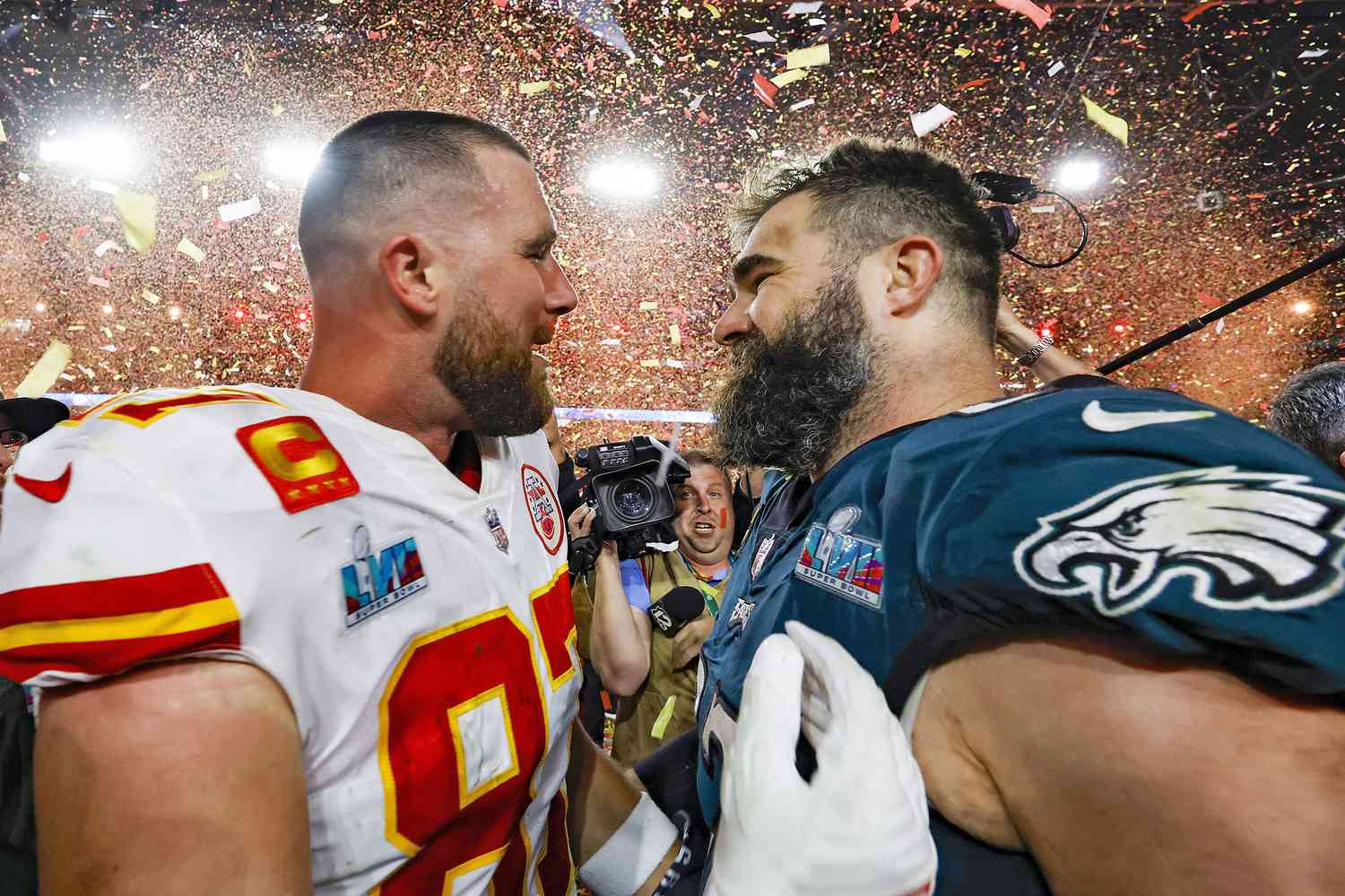 Les frères Travis et Jason Kelce investissent dans une compagnie d’alcool