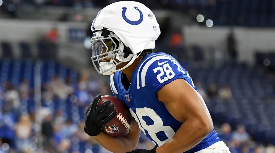 Attendez-vous à voir davantage de couvre-casque dans la NFL, selon Adam Schefter