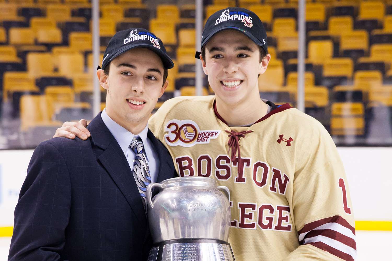 Les Eagles de Philadelphie rendent hommage à Johnny Gaudreau et son frère Matthew