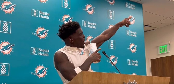 Tyreek Hill explique sa version des faits de son arrestation et fait son show