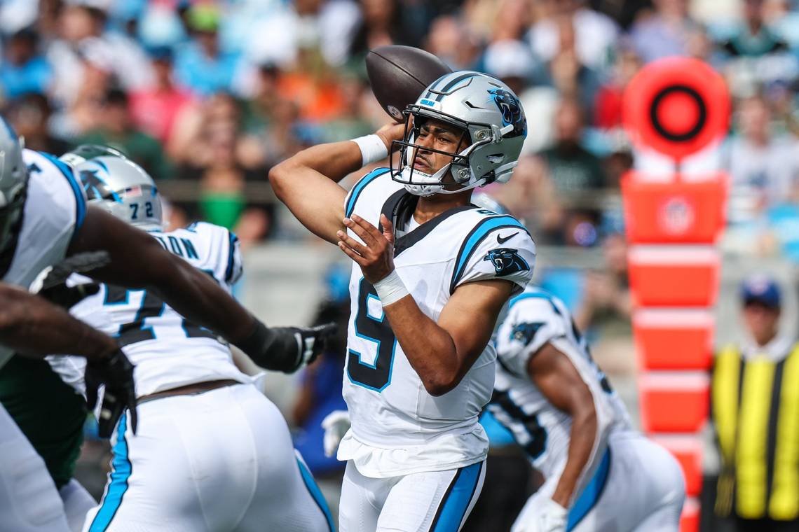 Les Panthers vont-ils échanger Bryce Young un peu plus d’un an après l’avoir repêché au premier rang?