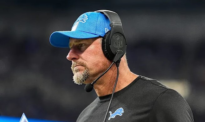 Dan Campbell est victime d’harcèlement et est forcé de déménager