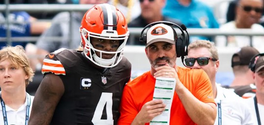 Déclaration inquiétante de l’entraîneur des Browns sur Deshaun Watson prouvant qu’il a les mains liées