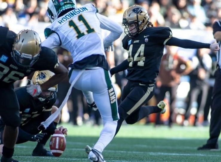 Nomination historique au football universitaire canadien pour une joueuse au Manitoba
