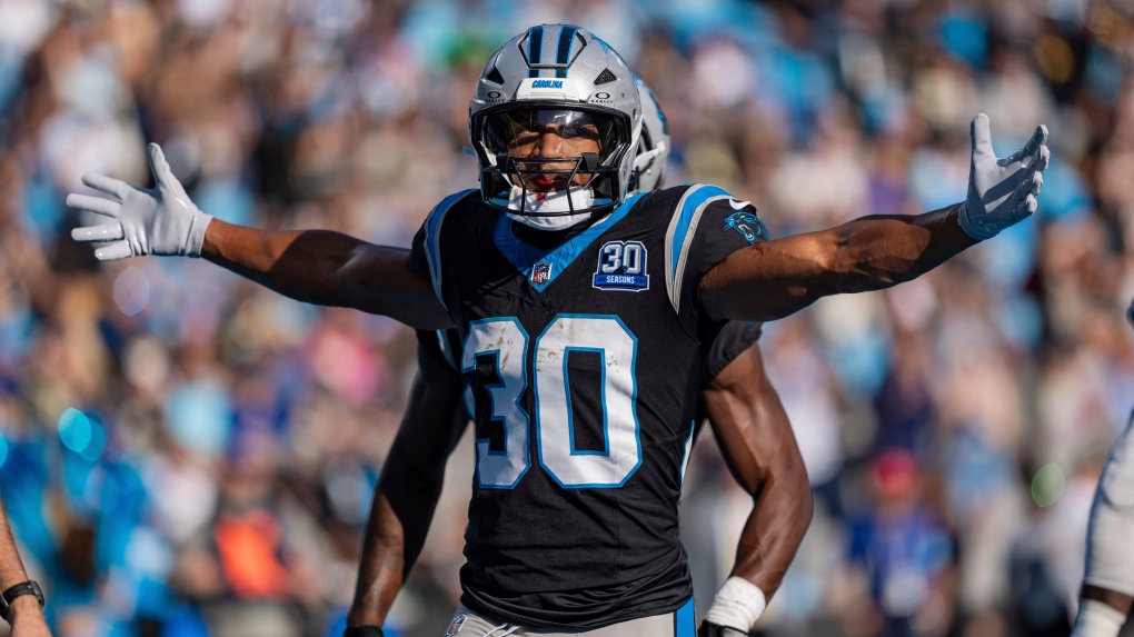 Exploit majeur pour le football canadien de Chuba Hubbard dans la NFL