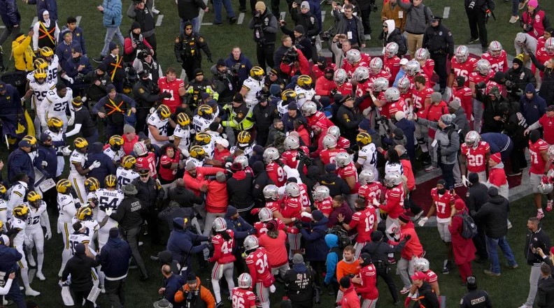 Planter un drapeau sur le terrain des Buckeyes serait un crime en Ohio