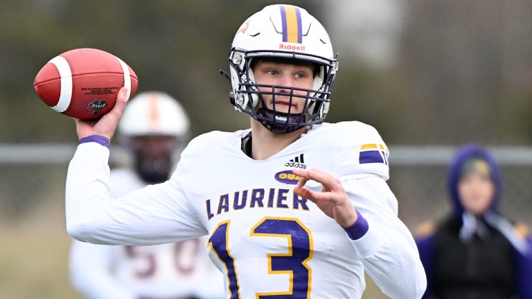 Une première majeure pour un quart canadien au courtisé Senior Bowl