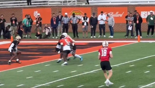 Un quart-arrière canadien épate la galerie au prestigieux Senior Bowl