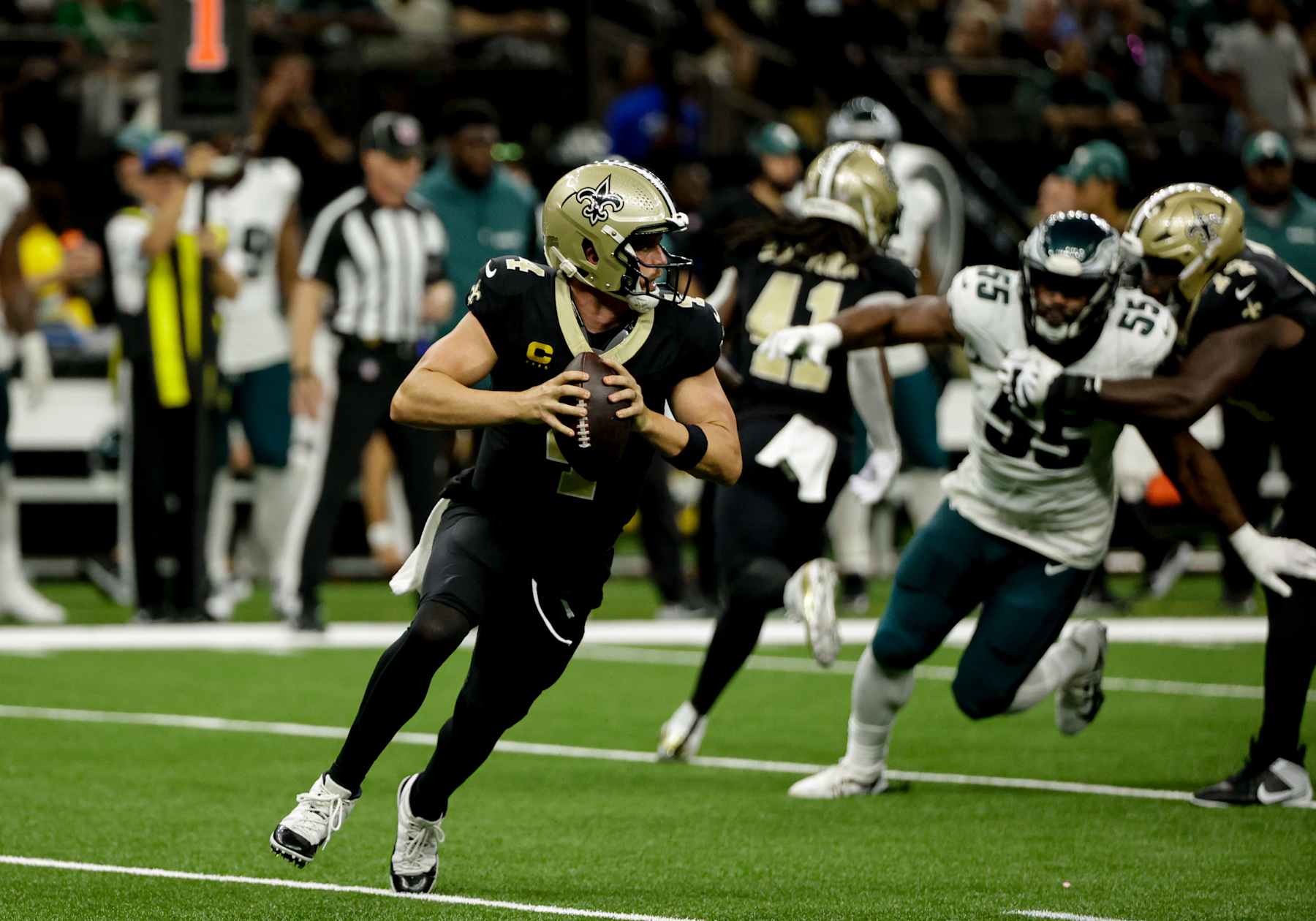 L’état de santé de Derek Carr pourrait complètement changer les plans des Saints