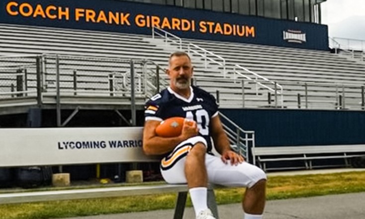 Un joueur de la NCAA âgé de 58 ans